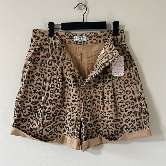 NEW Free People Dogtown Cheetah High Rise Baggy Relaxed Denim Shorts Size 30 - Picture 6 of 10
